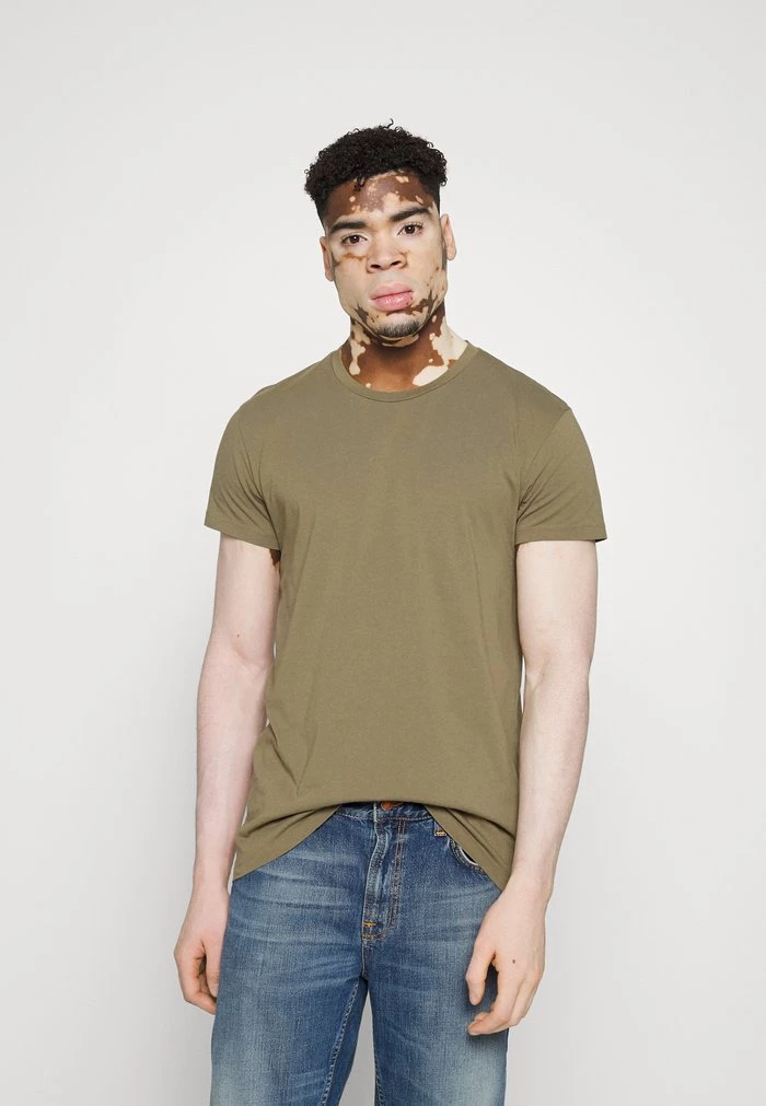 Samsøe Samsøe KRONOS - Basic T-shirt - Covert Green 3 Samsøe Samsøe KRONOS - Basic T-shirt - Covert Green