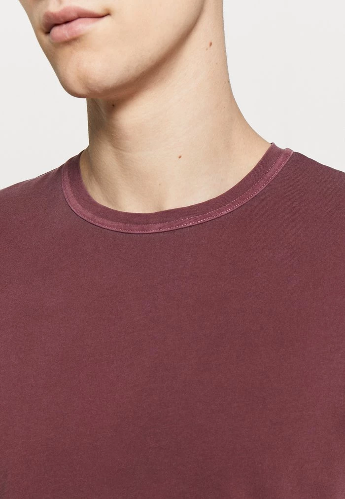 Samsøe Samsøe TOM - Basic T-shirt - Tawny Port 8 Samsøe Samsøe TOM - Basic T-shirt - Tawny Port - Image 6