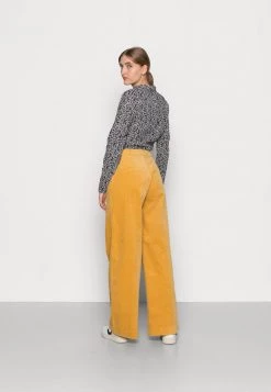 Samsøe Samsøe COLLOT TROUSERS - Trousers - Ochre -Samsøe Sales Store 1931a9b822c4475790424c09b76db6c1