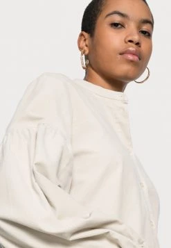 Samsøe Samsøe EMMARIE - Blouse - Oatmeal -Samsøe Sales Store 19b942d47b344411b1ddfc6ab9376865