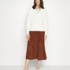 Samsøe Samsøe UMA SKIRT - Pleated Skirt - Cappuccino -Samsøe Sales Store 32c7effd00e547c5b99214927ff5df8b