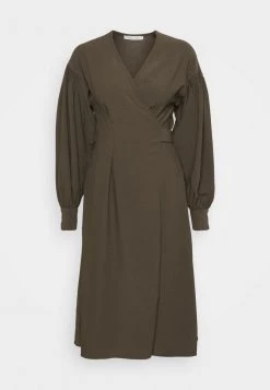 Samsøe Samsøe MERRILL DRESS - Day Dress - Black Olive 14 Samsøe Samsøe MERRILL DRESS - Day Dress - Black Olive -Samsøe Sales Store 338edd74c79f463ebb7b04c4ed0311f6