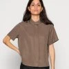 Samsøe Samsøe MINA SHIRT - Button-down Blouse - Chocolate Chip -Samsøe Sales Store 348d1915d7a54595b190ea011fd2c5bf