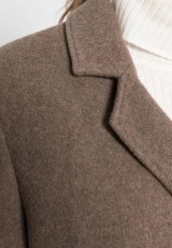 Samsøe Samsøe ASTRID COAT - Classic Coat - Taupe -Samsøe Sales Store 46f48c381dd24924a1feec1d4b9861b2