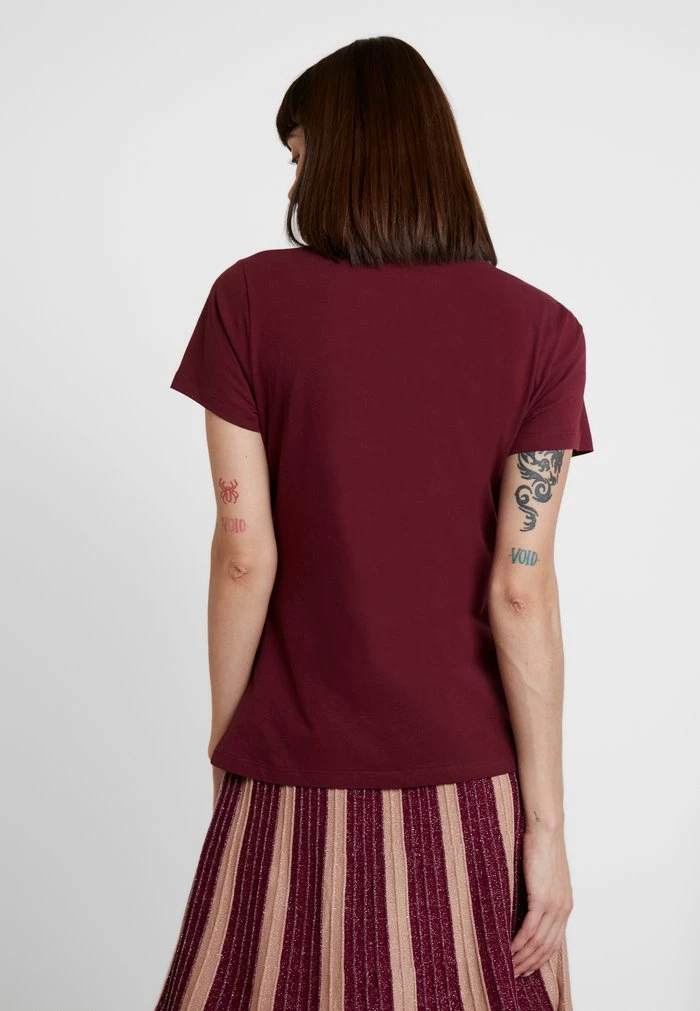 Samsøe Samsøe SOLLY TEE SOLID - Basic T-shirt - Dark Red 5 Samsøe Samsøe SOLLY TEE SOLID - Basic T-shirt - Dark Red - Image 3