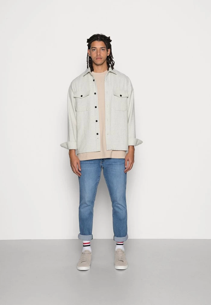 Samsøe Samsøe JALMER - Basic T-shirt - Humus 4 Samsøe Samsøe JALMER - Basic T-shirt - Humus - Image 2