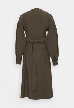 Samsøe Samsøe MERRILL DRESS - Day Dress - Black Olive 17 Samsøe Samsøe MERRILL DRESS - Day Dress - Black Olive -Samsøe Sales Store 53dcab6bd01d4cd09216ad72f7df71fb