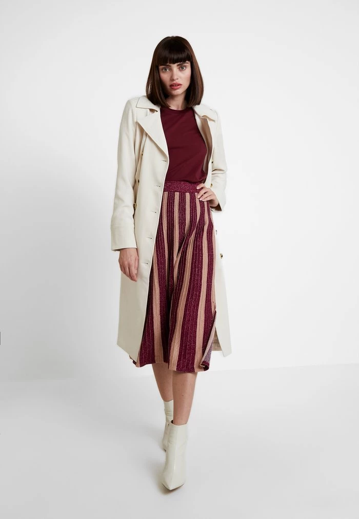 Samsøe Samsøe SOLLY TEE SOLID - Basic T-shirt - Dark Red 4 Samsøe Samsøe SOLLY TEE SOLID - Basic T-shirt - Dark Red - Image 2