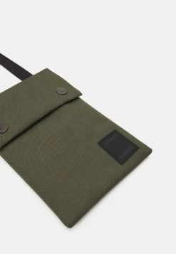 Samsøe Samsøe COBETT NECK UNISEX - Across Body Bag - Capulet Olive -Samsøe Sales Store 6b49fa133534498695aa4c413ef32a93