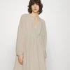 Samsøe Samsøe JOLIE DRESS - Day Dress - Quicksand -Samsøe Sales Store 70a48c029488458480536d6d75b34955