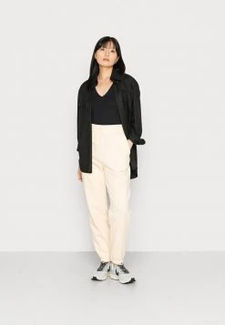 Samsøe Samsøe CARMEN TROUSERS - Tracksuit Bottoms - Cornhusk -Samsøe Sales Store 77fe443885ab4c10bd1a3cefe3e32888