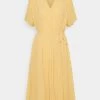 Samsøe Samsøe WALA DRESS - Day Dress - Sahara Sun -Samsøe Sales Store 872911b43199493bab7c1a9e4cb02087