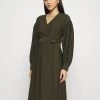 Samsøe Samsøe MERRILL DRESS - Day Dress - Black Olive -Samsøe Sales Store 8ab9716a3a8e46ca88c2ac190dcab977