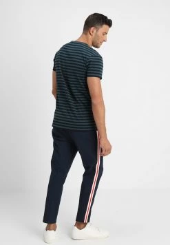 Samsøe Samsøe PATRICK - Print T-shirt - Dark Spruce Blue -Samsøe Sales Store 8e30826c62bc47e696a0c49dbb5fe232