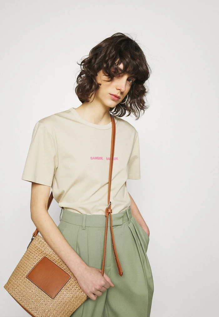 Samsøe Samsøe VIGDIS - Print T-shirt - Brown Rice 6 Samsøe Samsøe VIGDIS - Print T-shirt - Brown Rice - Image 4
