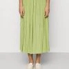 Samsøe Samsøe UMA SKIRT - Pleated Skirt - Tarragon -Samsøe Sales Store a19d39a881cc4c3fbd7bffd657ad9c64