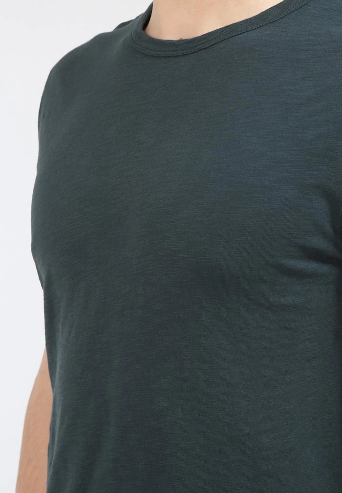 Samsøe Samsøe LASSEN - Basic T-shirt - Darkest Spruce 6 Samsøe Samsøe LASSEN - Basic T-shirt - Darkest Spruce - Image 4