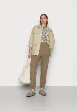 Samsøe Samsøe CARMEN TROUSERS - Tracksuit Bottoms - Covert Green -Samsøe Sales Store a5c253e2ce2f471b9bb17a1ca1034f59