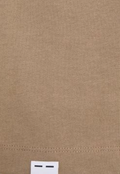 Samsøe Samsøe HUGO - Basic T-shirt - Caribou 7 Samsøe Samsøe HUGO - Basic T-shirt - Caribou -Samsøe Sales Store a7daf01226334b2ebc82b25a70455286