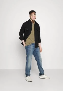 Samsøe Samsøe KRONOS - Basic T-shirt - Covert Green 8 Samsøe Samsøe KRONOS - Basic T-shirt - Covert Green -Samsøe Sales Store b578fdb3da884b41a8e48dabb88b6bc5