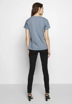 Samsøe Samsøe SOLLY TEE SOLID - Basic T-shirt - Dusty Blue -Samsøe Sales Store b93c0813a8234f10a5acce5a635d8e56