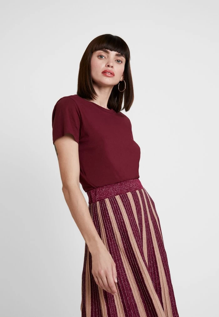 Samsøe Samsøe SOLLY TEE SOLID - Basic T-shirt - Dark Red 3 Samsøe Samsøe SOLLY TEE SOLID - Basic T-shirt - Dark Red