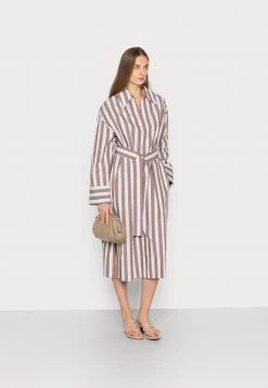 Samsøe Samsøe MALENE DRESS - Day Dress - Brown -Samsøe Sales Store c1a546bb46084a8385b082fa8cdd7a51