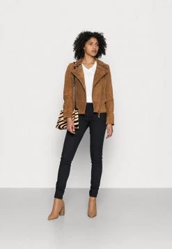 Samsøe Samsøe SOLLY - Basic T-shirt - White 8 Samsøe Samsøe SOLLY - Basic T-shirt - White -Samsøe Sales Store c5262ba77fed42fe983c636dcd8d4ec0