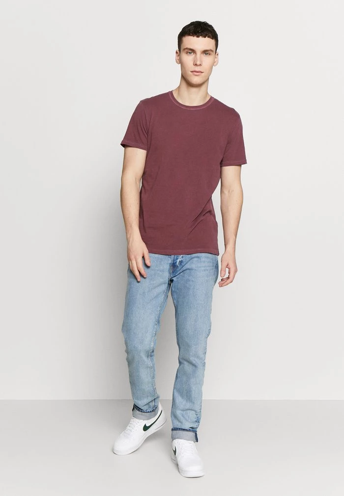 Samsøe Samsøe TOM - Basic T-shirt - Tawny Port 4 Samsøe Samsøe TOM - Basic T-shirt - Tawny Port - Image 2
