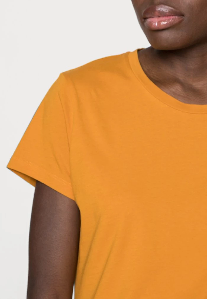 Samsøe Samsøe SOLLY TEE SOLID - Basic T-shirt - Inca Gold 7 Samsøe Samsøe SOLLY TEE SOLID - Basic T-shirt - Inca Gold - Image 5