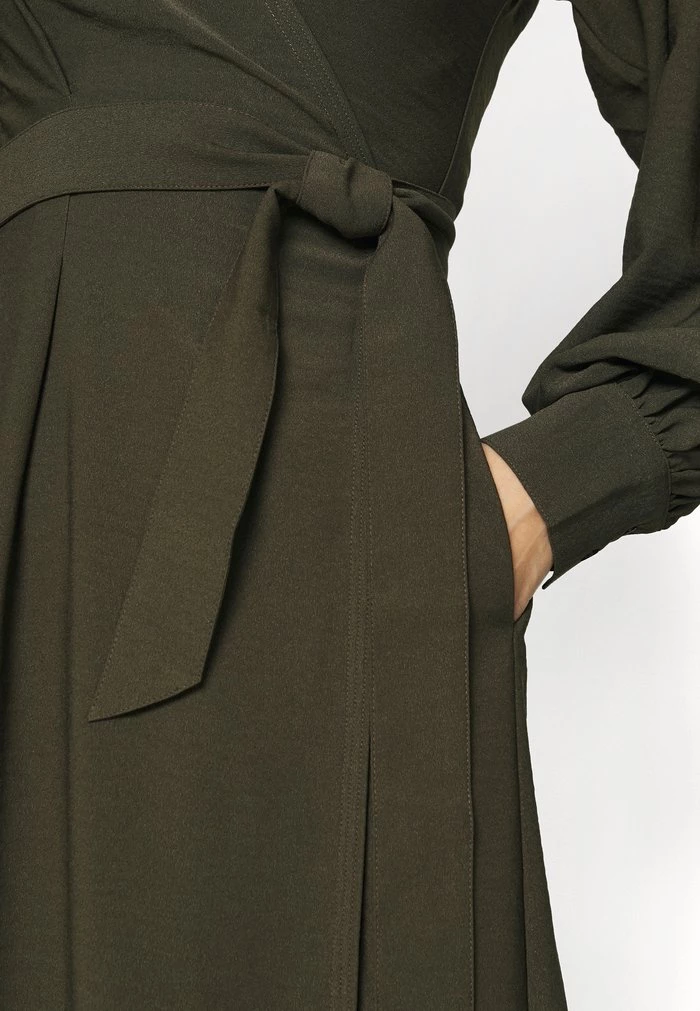 Samsøe Samsøe MERRILL DRESS - Day Dress - Black Olive 8 Samsøe Samsøe MERRILL DRESS - Day Dress - Black Olive - Image 6