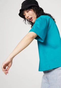 Samsøe Samsøe CHROME - Basic T-shirt - Tile Blue 13 Samsøe Samsøe CHROME - Basic T-shirt - Tile Blue -Samsøe Sales Store da260fa586fa43428bcf93fd9698bff0