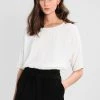 Samsøe Samsøe MAINS TEE - Blouse - Clear Cream -Samsøe Sales Store e71c72fc025a47a48d90ee39946f85a1